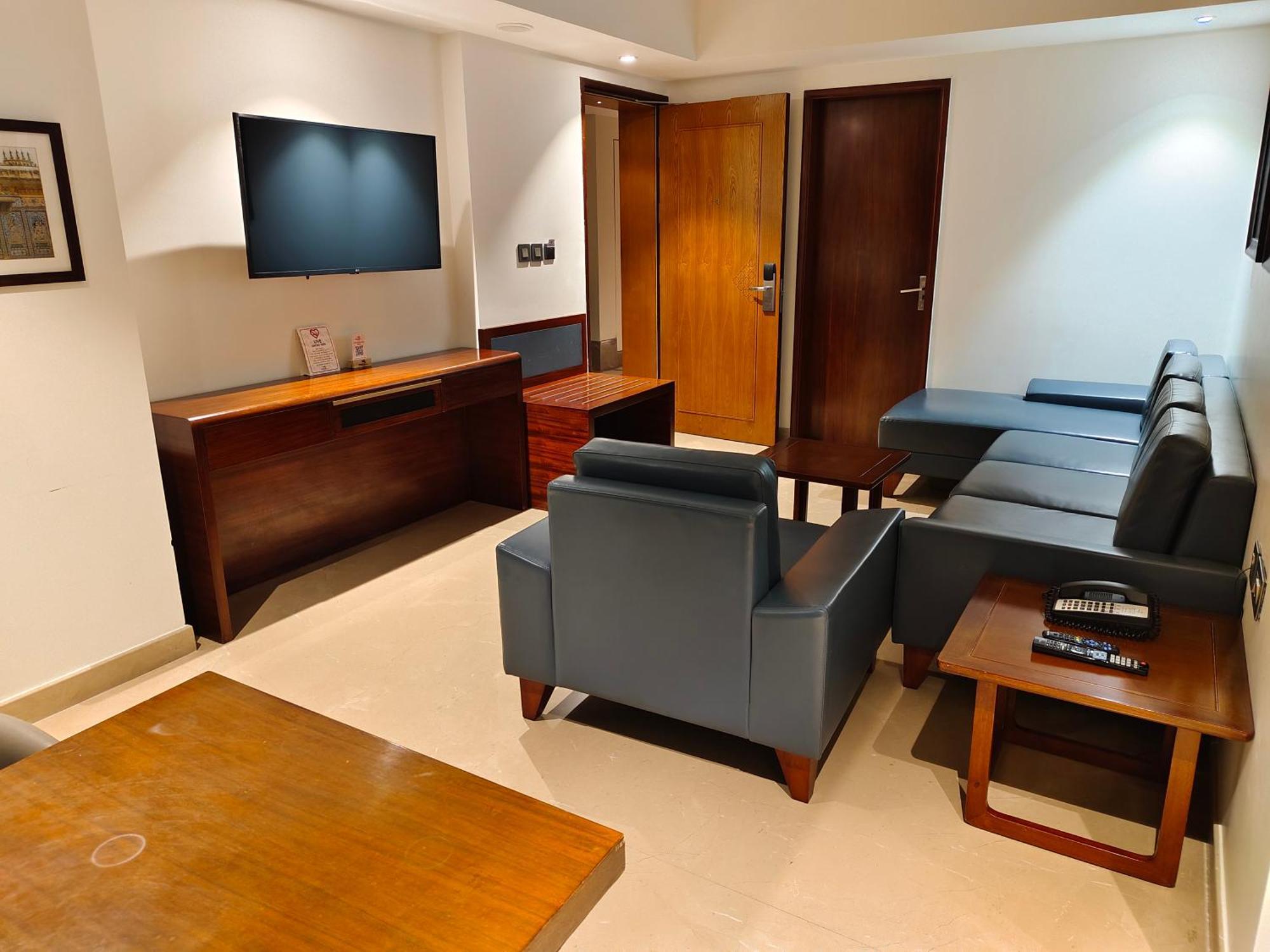 Pride Hotel Udaipur Eksteriør billede